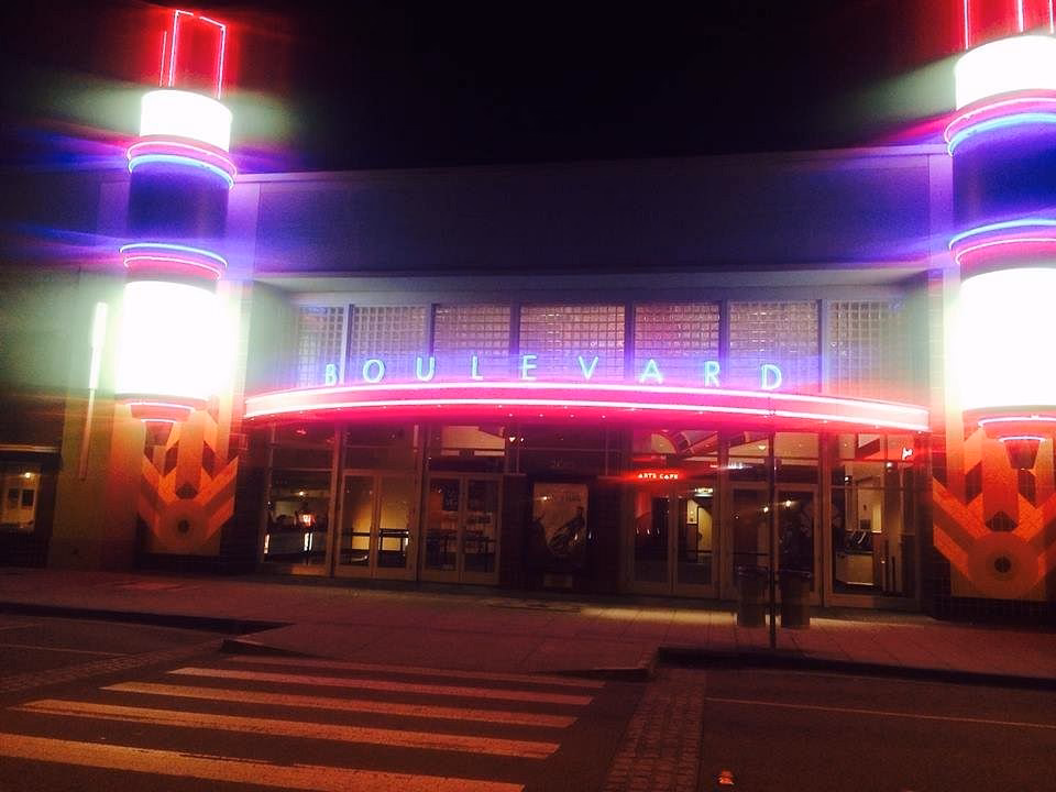 Why are so many movie theaters closing?