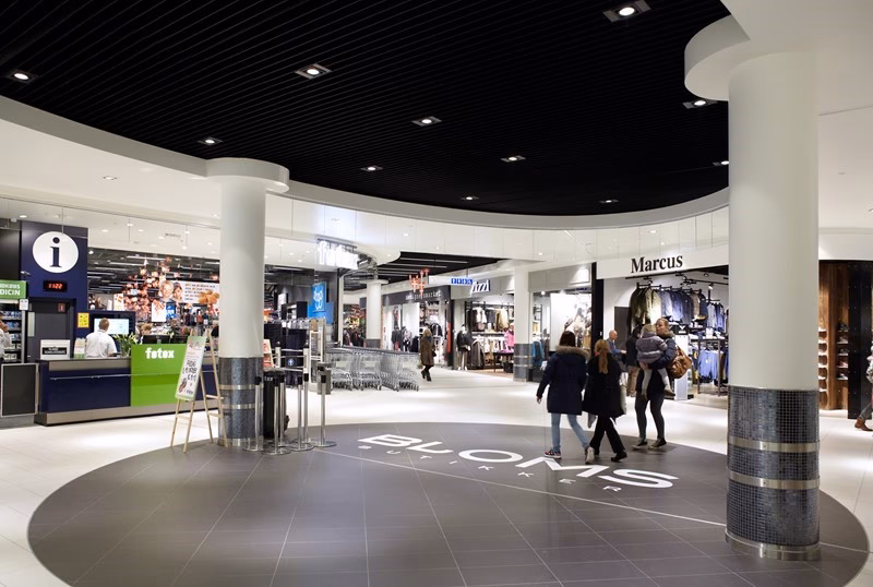 Hvem ejer Bloms i Skanderborg?