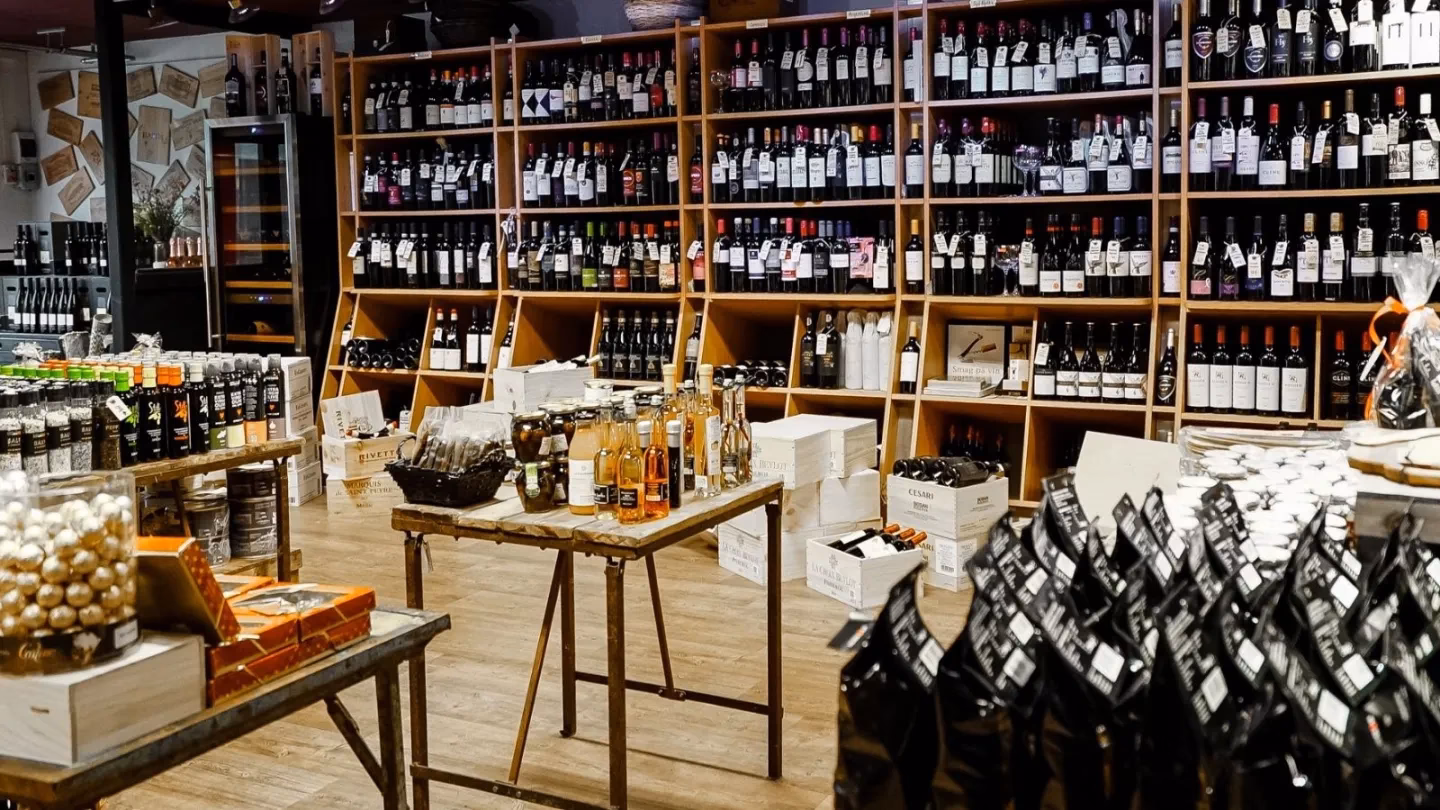 Hvornår lukker byen i Frederikshavn?