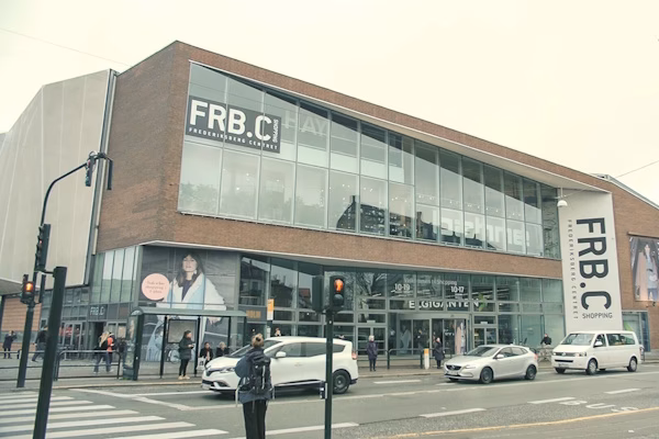 Hvilket indkøbscenter har flest butikker i Danmark?