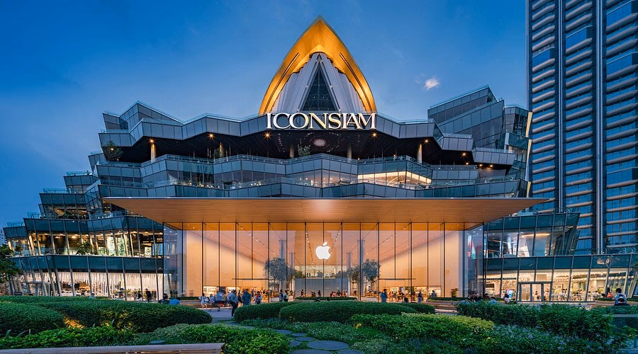 What is the best time to go to IconSiam?