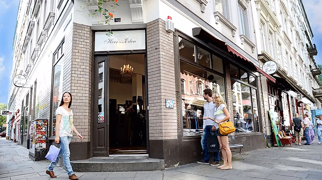 Wie heißt die teure Einkaufsstraße in Hamburg?